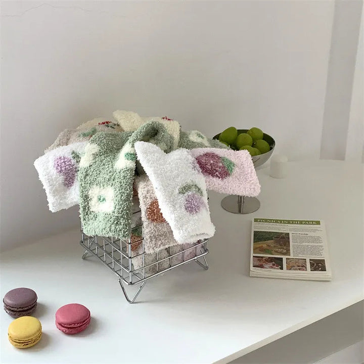 Stijlvolle dames huissokken, warm en comfortabel met leuke print. Één maat, zachte lounge sokken.