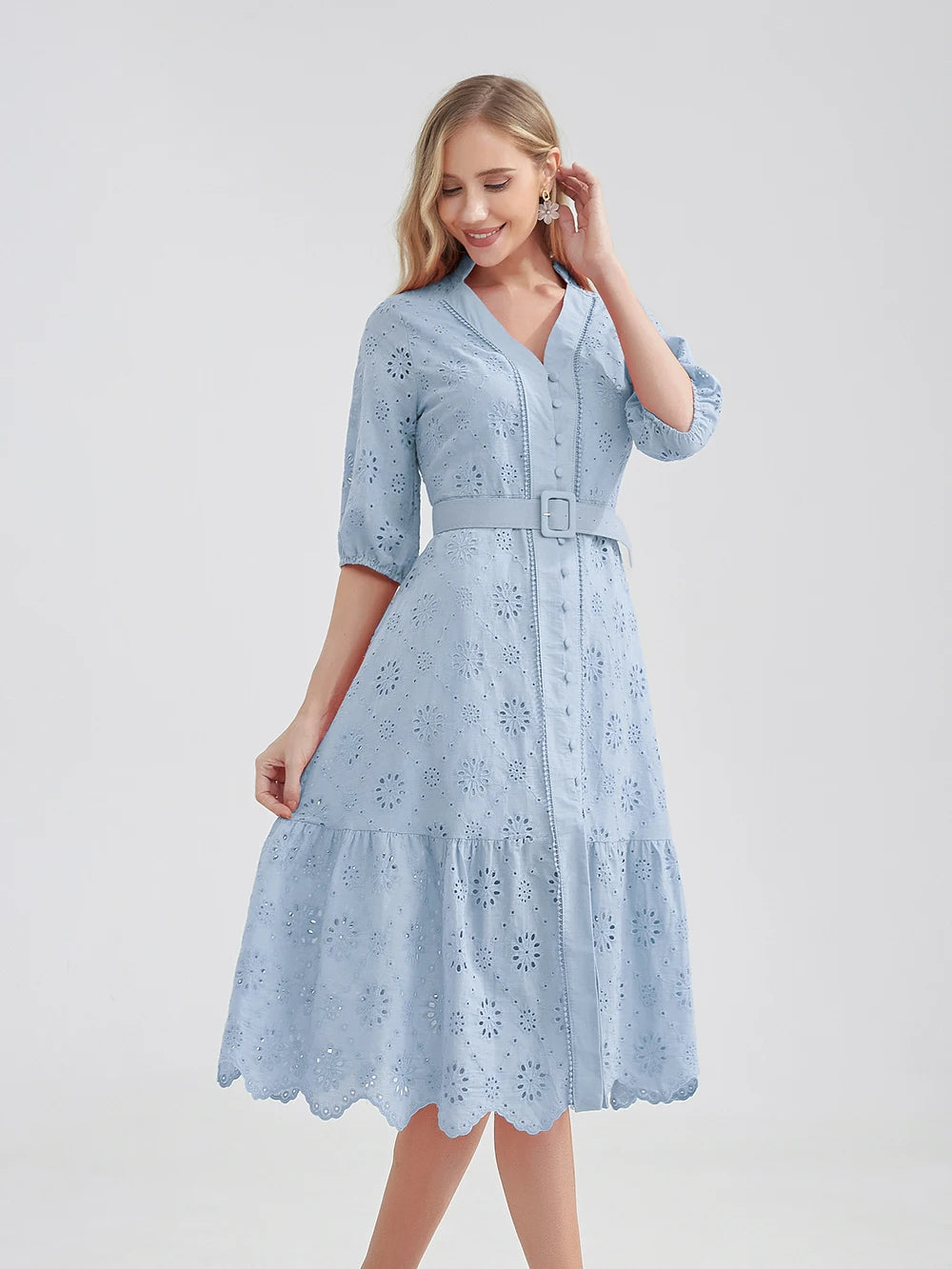 Casual damesjurk met speelse ruches en V-hals, heerlijk comfortabel voor zomerse dagen.