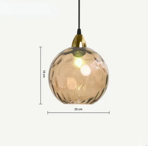 LumiSphere glazen bol hanglamp, veelzijdige decoratieve verlichting voor diverse ruimtes.