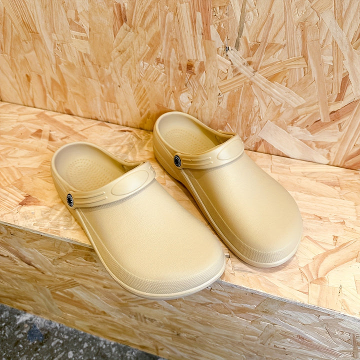 Duurzame heren werkklompen, waterbestendig en slipvast. Perfecte buitenschoenen voor elk seizoen.