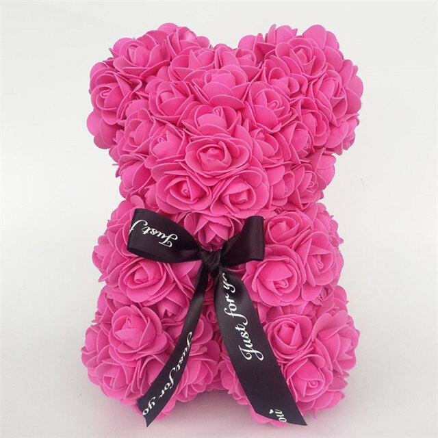 Schattige rozenbeer gemaakt van kunstbloemen, een blijvend geschenk voor verjaardag, Valentijn of decoratie.