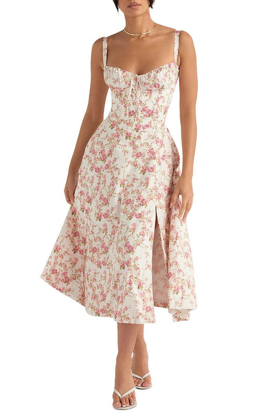 Elegante maxi jurk met bloemenprint en tailleband, perfect als feestjurk of strandjurk.