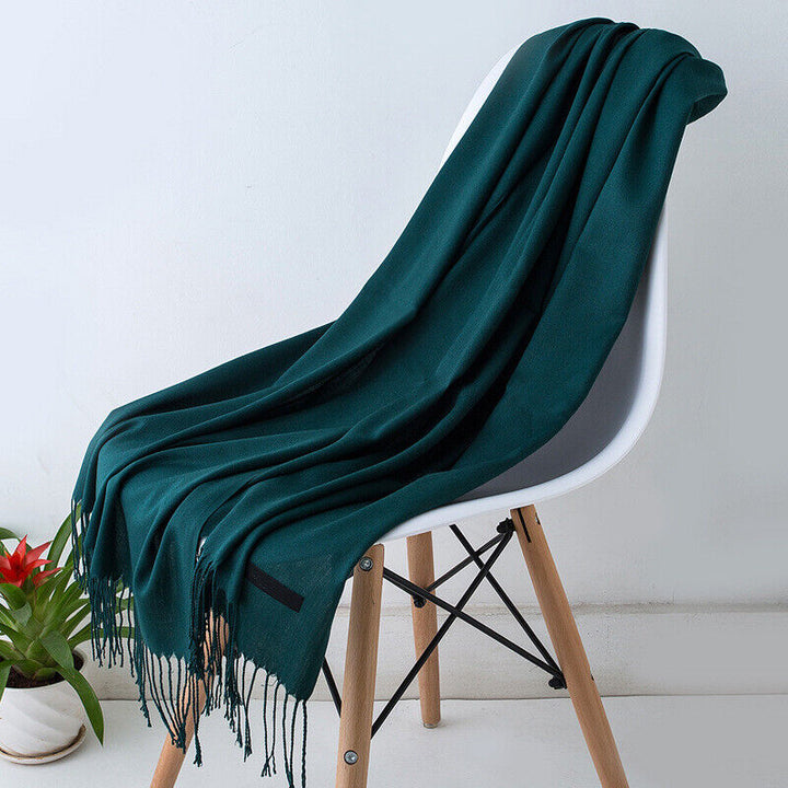 Moderne kasjmier sjaal voor dames, zacht, warm en stijlvol. Perfecte effen winter accessoire/omslagdoek.