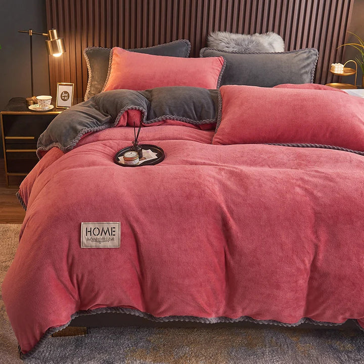 Combinatie van fleece en fluweel in deze luxe dekbedovertrekset. Warm, zacht en comfortabel beddengoed.