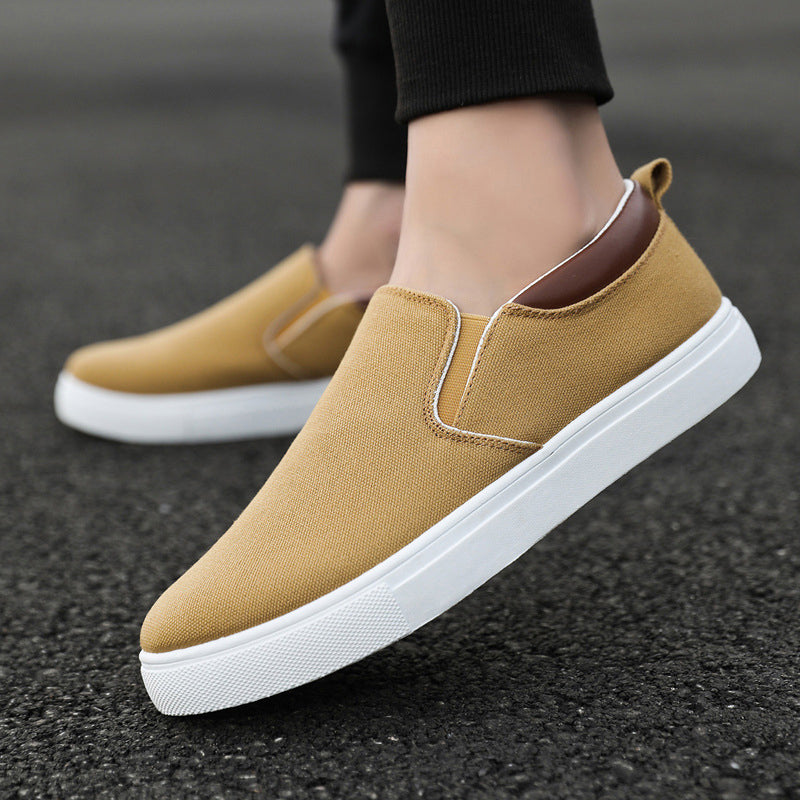 Duurzame canvas herenslip-ons, met robuuste zool voor dagelijks comfort en stijlvolle uitstraling.