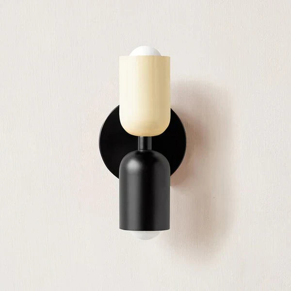 Helder verlichtende DualGlow dubbele LED wandlamp van hars-metaal, modern en sfeervol.