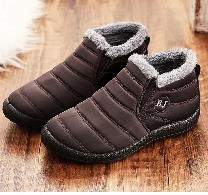 Droge voeten in de winter met deze heren waterdichte instappers. Warme slip-ons, ideaal voor buiten.