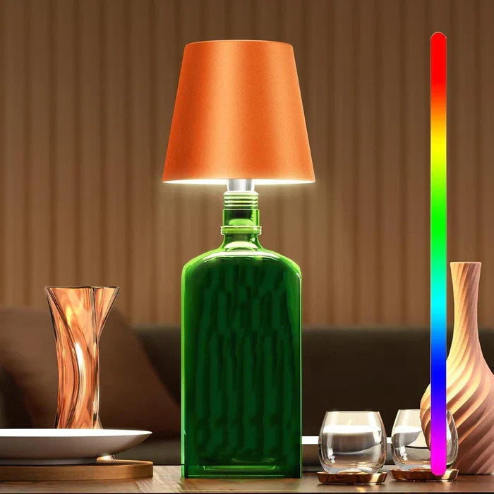 Sfeervolle RGBIC LED fleslamp, creëert unieke lichteffecten.
