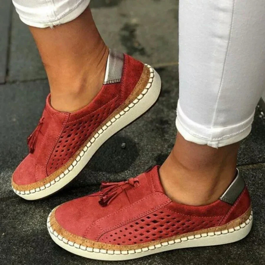 Groene AirComfort dames sportschoenen, antislip en perfect voor actieve zomerwandelingen.