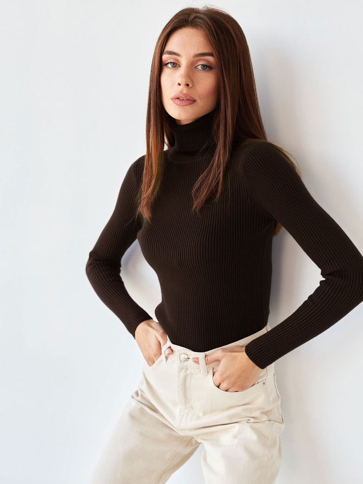 Groene modieuze dames coltrui, warm en comfortabel, ideaal voor een casual chique stijl.