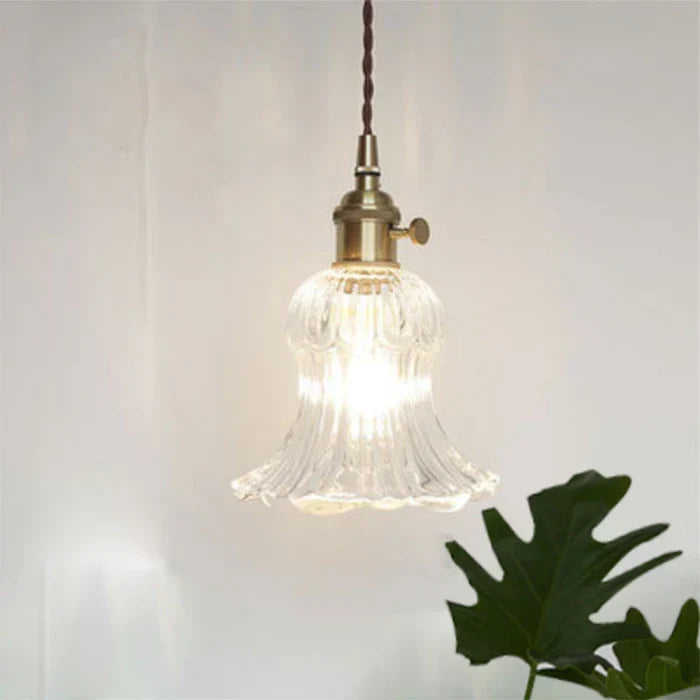 OpulentGlow glazen hanglamp; een blikvanger in elke moderne horeca-gelegenheid.