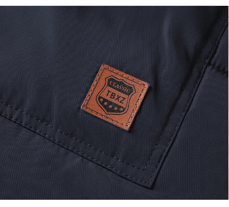 Lange heren winterparka met capuchon, een warme en stijlvolle jas voor koude winterdagen.