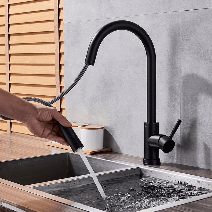 Elegante gebogen nikkel handsfree MALORIA keukenkraan met sensor, modern keukenaccessoire.