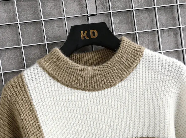 Stijlvolle geruite heren trui met diverse kleurvlakken, een comfortabele loose-fit pullover.