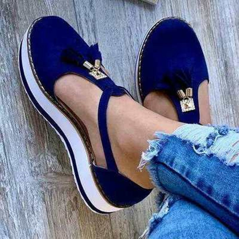 Dames sandalen met franjes en plateauzool, elegant en comfortabel gedragen; ultieme zomerschoenen.