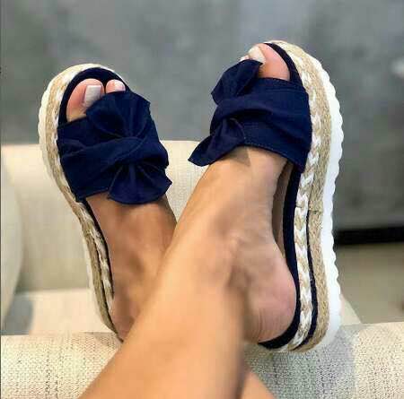 Veelzijdige dames plateau sandalen met knoop, perfect voor elke zomerse look.
