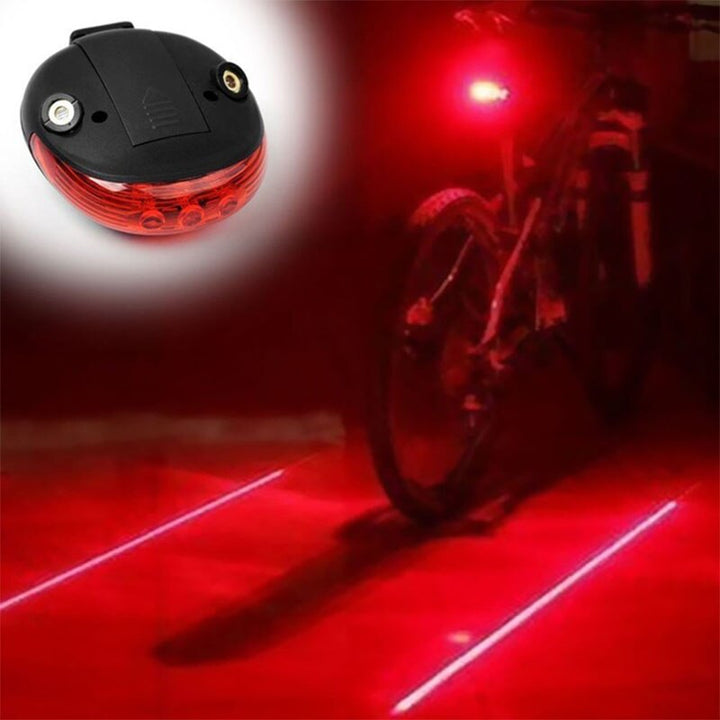 Krachtig rood LED fiets achterlicht dat knippert, zorgt voor verhoogde zichtbaarheid en veiligheid bij wielrennen.