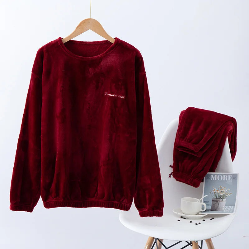 Heren pyjamaset met lange mouwen, warme winterkleding voor comfortabel slapen.