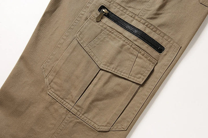 Khaki heren cargo broek, ademend en duurzaam voor lange dagen buiten.
