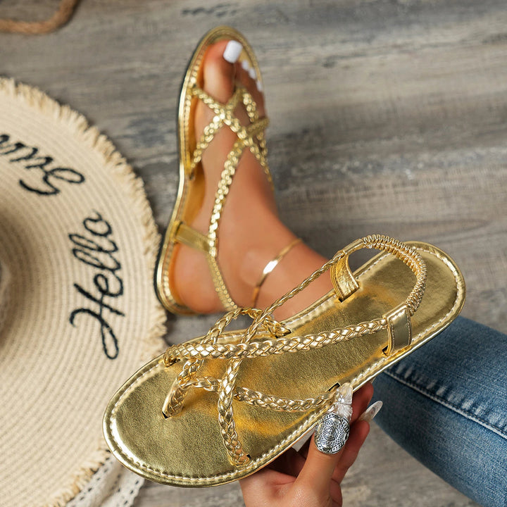 Instapmodel Hoymans dames slippers met gevlochten band, ideaal voor snelle zomerse look.