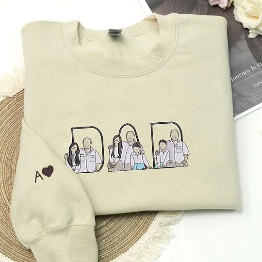 Collectie kleurrijke geborduurde hoodies met gepersonaliseerd design. Comfortabele unisex kleding voor elke stijl.