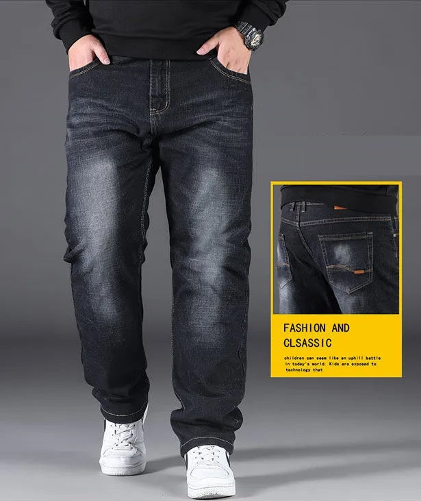 Casual loose fit kingsize spijkerbroek voor mannen, met nadruk op comfort en ruime pasvorm.