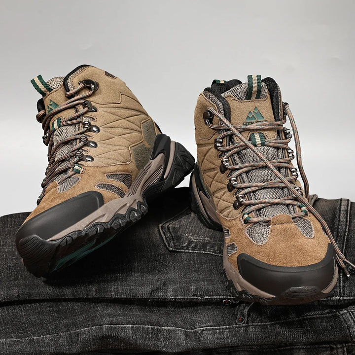 Zwarte hoogmodel heren outdoor schoenen, waterdicht, ideaal voor comfortabele avonturen in elk seizoen.