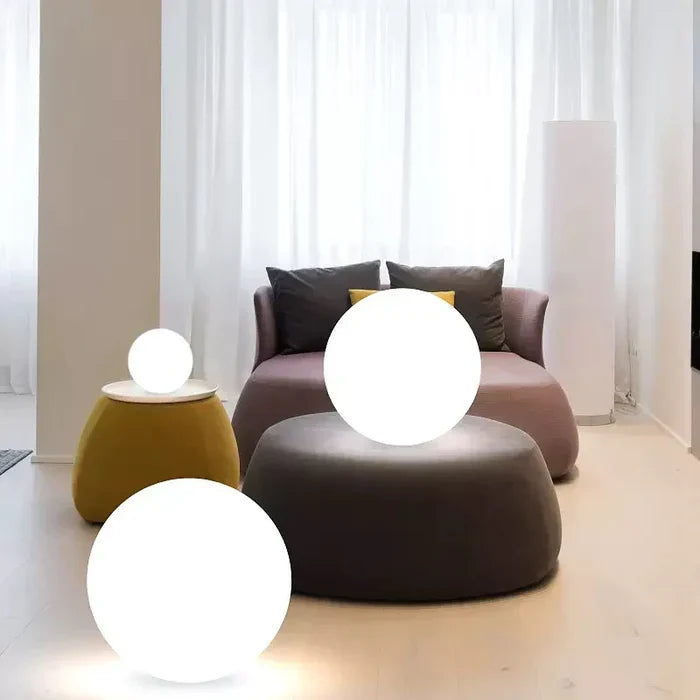 Bolvormige GlowSphere LED verlichting, sfeervol, draadloos en energiezuinig voor buiten.