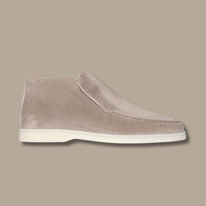 Luxe suède heren instappers, comfortabele Alden loafers. Stijlvol voor elk seizoen.