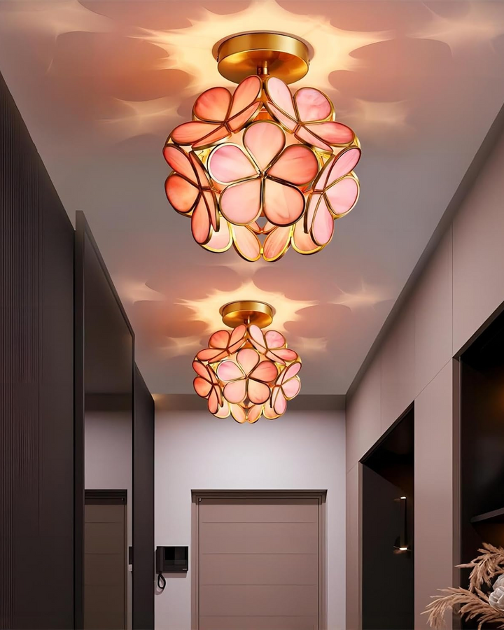 Woonkamer plafondlamp 'Bloem', helder licht en een prachtig bloemdesign.