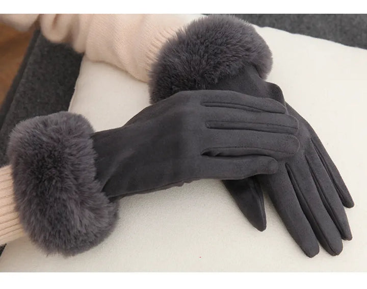 Stijlvolle en warme suède handschoenen voor vrouwen, met zacht imitatiebont aan de polsen.