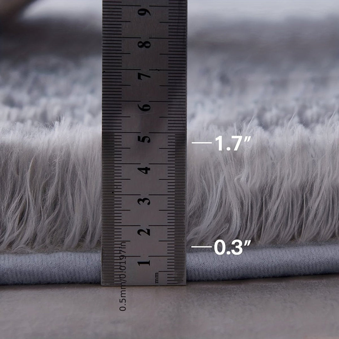 Comfortabel rond vloerkleed Clouda van zacht polyester, geschikt voor elke ruimte.