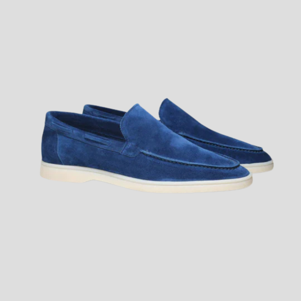 Gedetailleerde foto van heren loafers: hoogwaardig leer en perfecte afwerking. Elegante en duurzame schoenen.