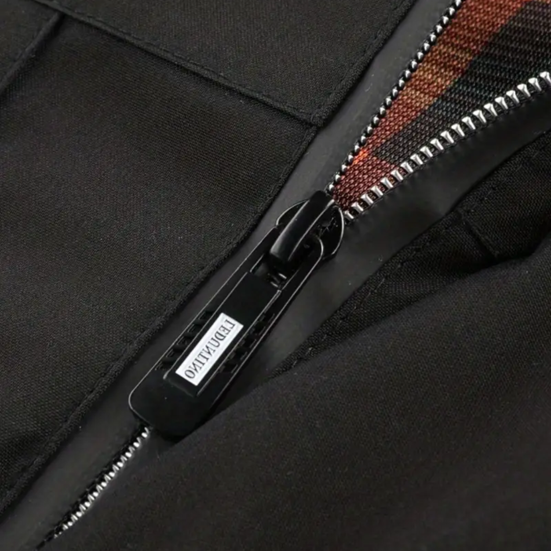 Comfortabele waterdichte heren outdoorjas Jorrit met capuchon en warme geruite voering.