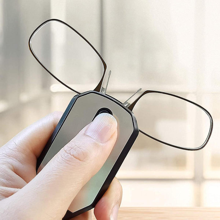 Cadeau-idee: Unisex leesbril sleutelhanger. Altijd bij de hand, compacte en onverwoestbare bril voor optimaal leesgemak.