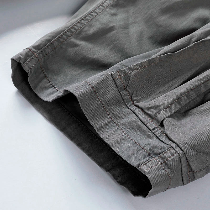 Casual heren cargoshort, de ideale veelzijdige broek voor je zomerse garderobe.