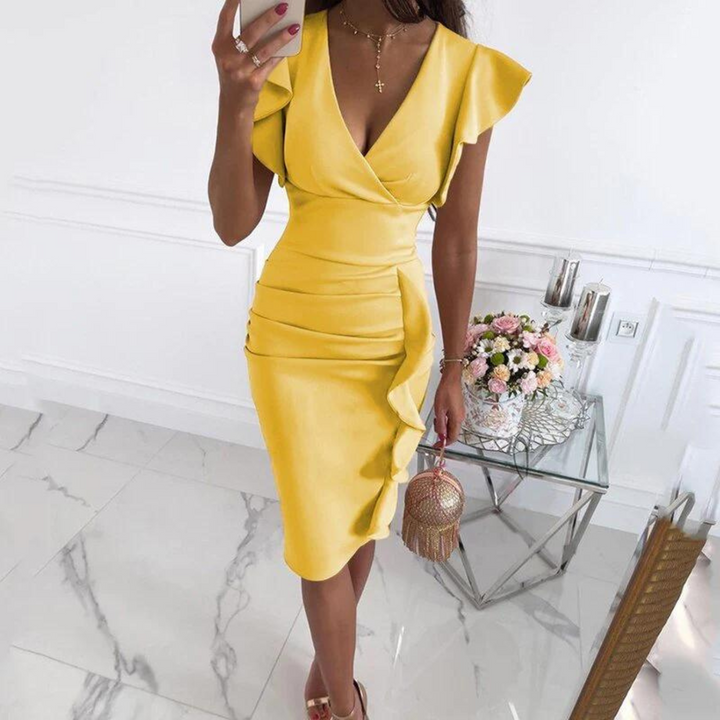 Luchtige zomerjurk met V-hals en aangerimpelde mouwen, perfect voor een ontspannen en chique look.