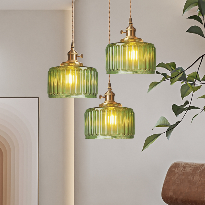 Gedetailleerde afbeelding van de Harrison vintage hanglamp, met sprankelend kristal.