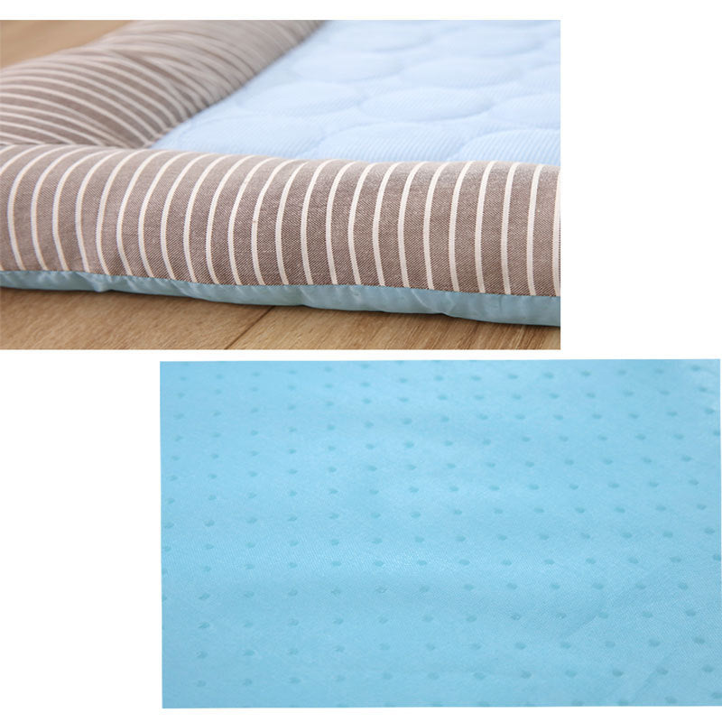 Antislip verkoelende mat voor huisdieren, van ademende Ice Silk stof, voor maximaal comfort en verkoeling.