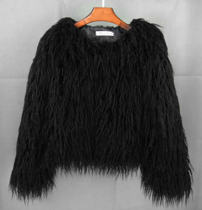 Comfortabele dames winterjas Soraya. Zachte textuur, warm en chic voor zowel casual als feestelijke momenten.