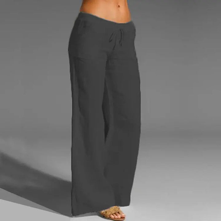 Comfortabele damesbroek met wijde pasvorm, ideaal voor zomerse dagen en casual damesmode.