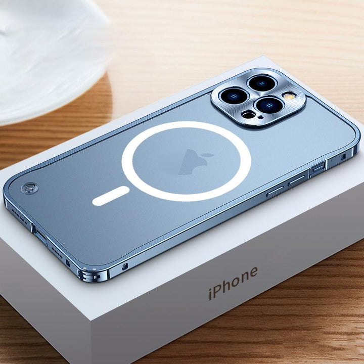 Zwarte stalen MagSafe iPhone hoes met sterke magneet; optimale bescherming voor iPhone 14, 13, 12.