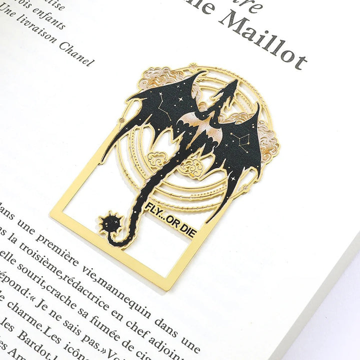 Unieke metalen bladwijzer pin, perfect cadeau voor Fourth Wing boekenliefhebbers en fantasy fans.