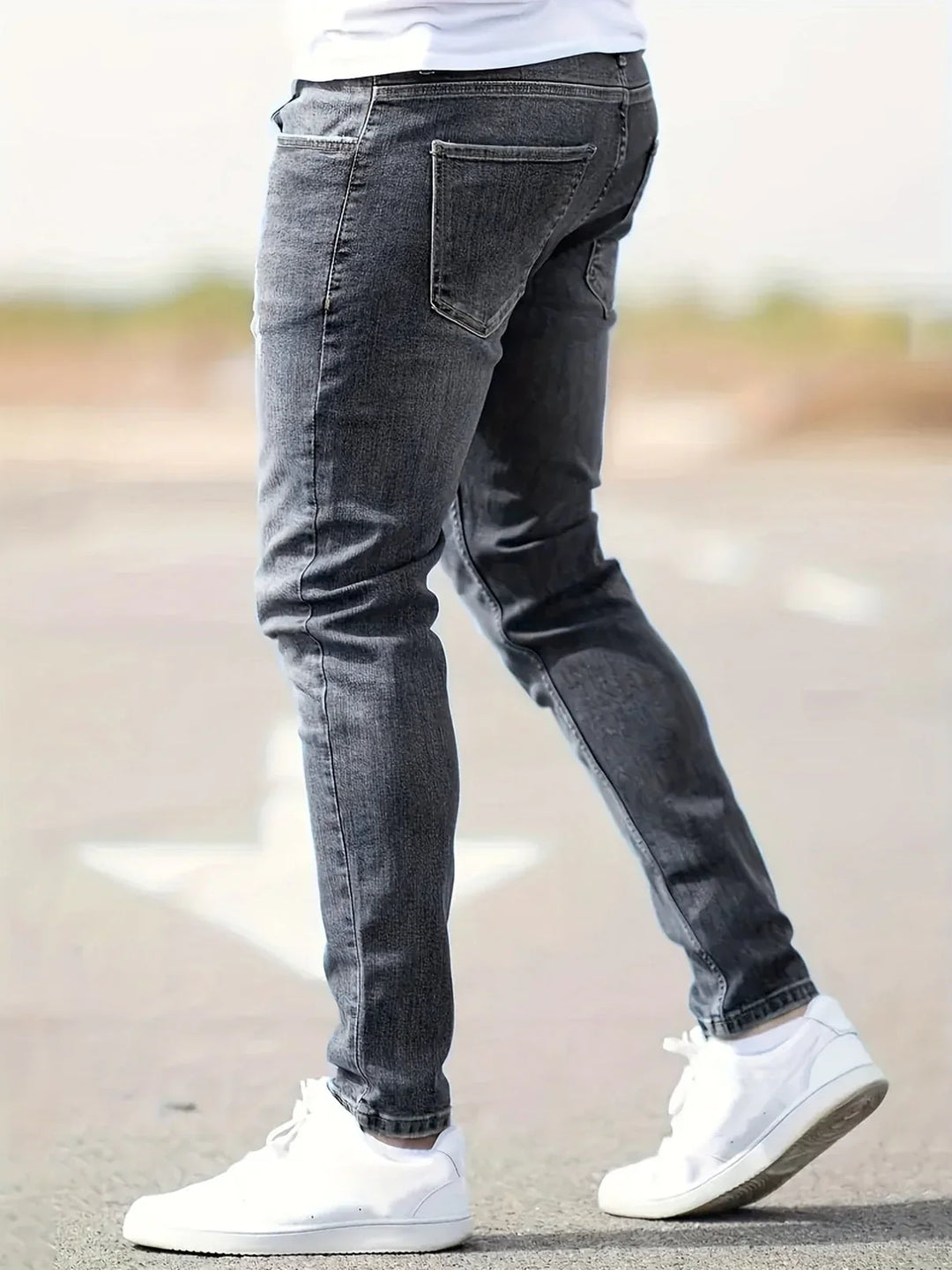 Comfortabele blauwe slim fit herenjeans, stijlvol en trendy. Perfecte modebroek voor elke dag.