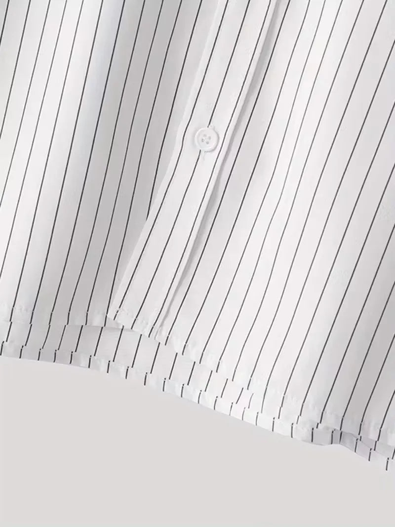 Casual heren shirt met verticale strepen, oversized model en lange mouwen voor een moderne lentelook.