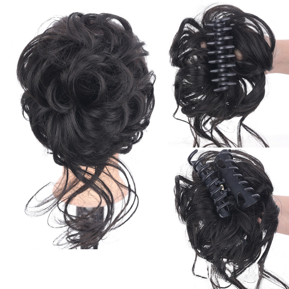 Zwarte messy knot hairextensie voor vrouwen, geeft direct extra volume en een natuurlijke look.