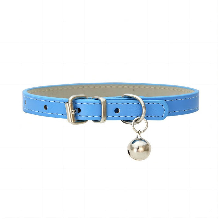 Kattenhalsband: verstelbaar kunstleer, veiligheidsbuckle, bel; perfect voor actieve katten.