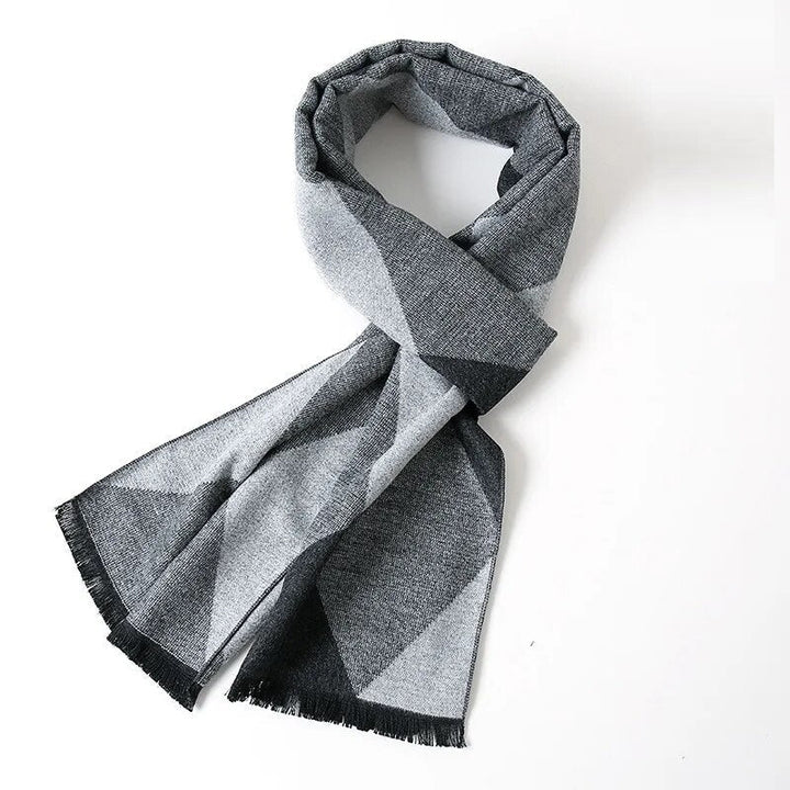 Modieuze heren winter sjaal: zacht kasjmier met chic ruitpatroon, voor ultieme warmte.