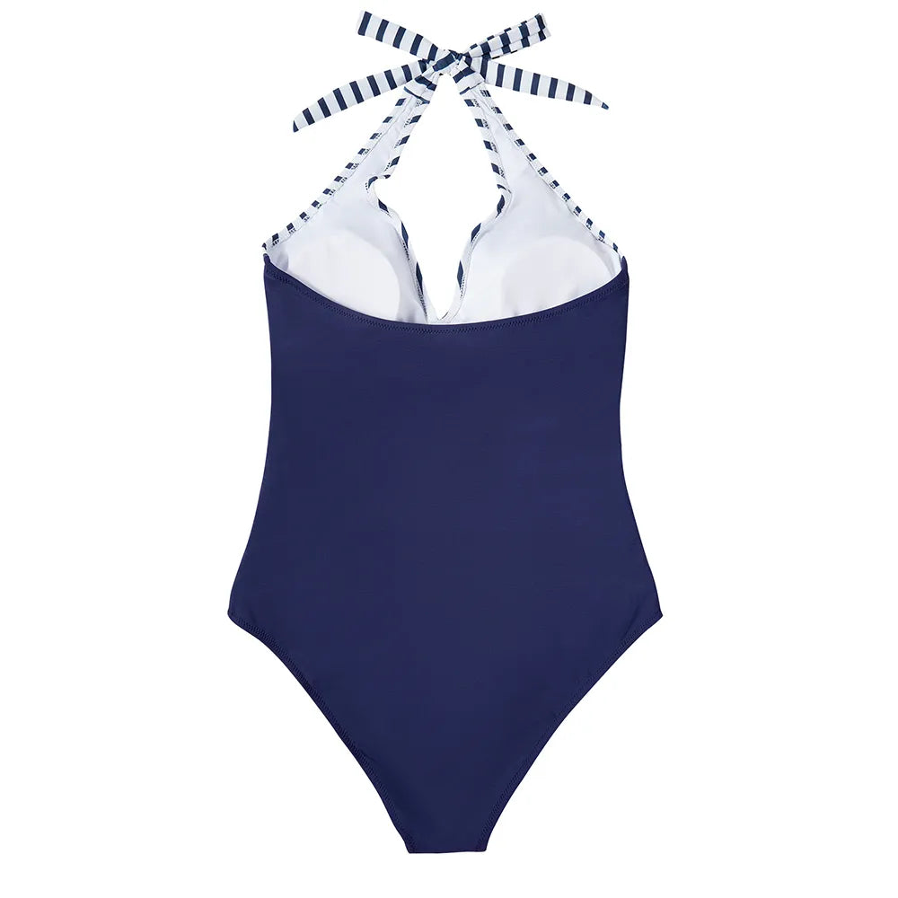 Zomerzwemkleding: stijlvol badpak met push-up en verleidelijke open rug.