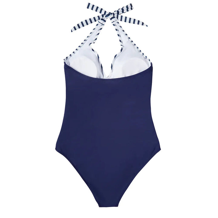 Zomerzwemkleding: stijlvol badpak met push-up en verleidelijke open rug.